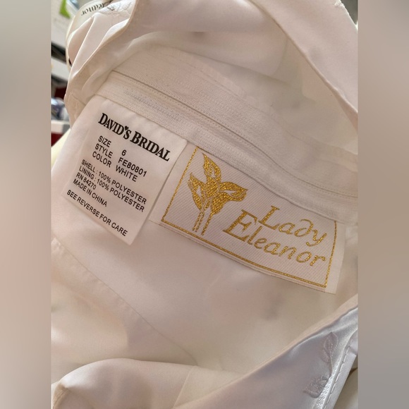 Wedding dress - Picture 2 of 6